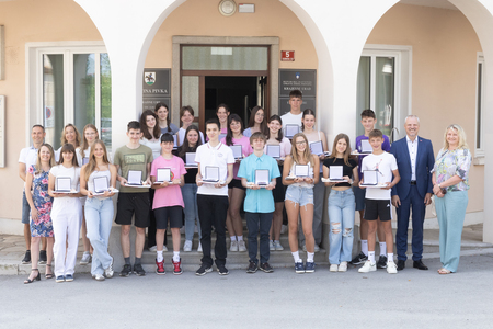 PODELITEV PRIZNANJ ZA ODLIČNOST V OSNOVNI ŠOLI 12.6.2025 - Valter Leban-0103